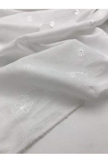 Плательно-блузочная ткань с вышивкой ришелье